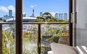 Prime Location 2-Bed Apartment With Parking
